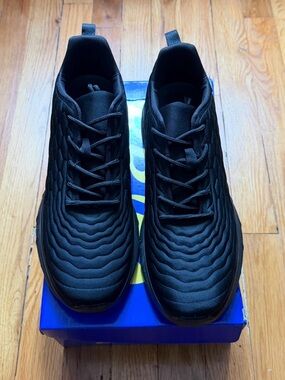 NEW Men's Black Sneakers